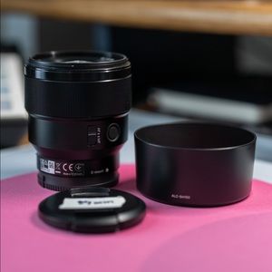Sony e-mount 85mm 1.8 Lens